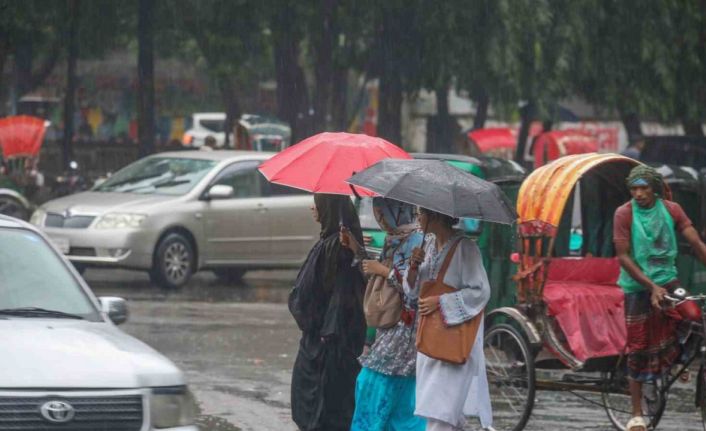 Hindistan’da Dana Tropik Fırtınası öncesi 1 milyondan fazla kişi tahliye edildi