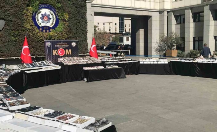 İstanbul’da 100 milyon lira değerinde 73 bin adet kaçak saat ele geçirildi
