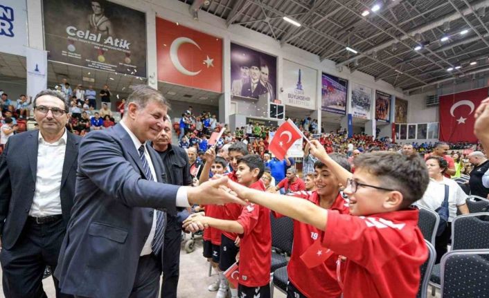 İzmir Büyükşehir’den amatör spor kulüplerine 22 milyon liralık can suyu