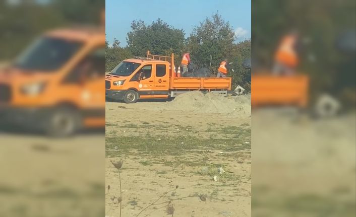 Karayolları Genel Müdürlüğüne bağlı ekipler torbalar dolusu çöpü ormana attı