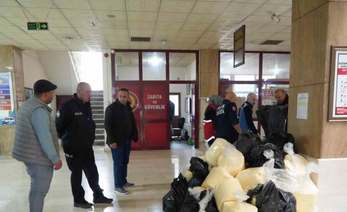 Kastamonu’da bandrolsüz bin150 kilogram tereyağı ile 750 kilogram burgulu peynir ele geçirildi