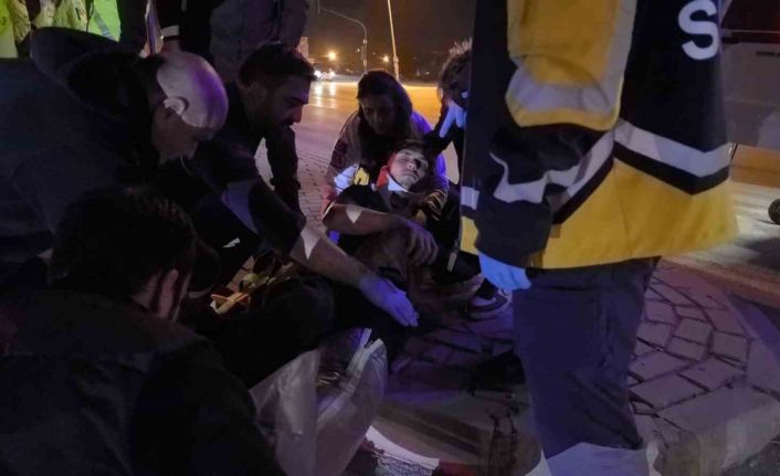 Kazada yaralanan oğlunu gören anne gözyaşı döktü