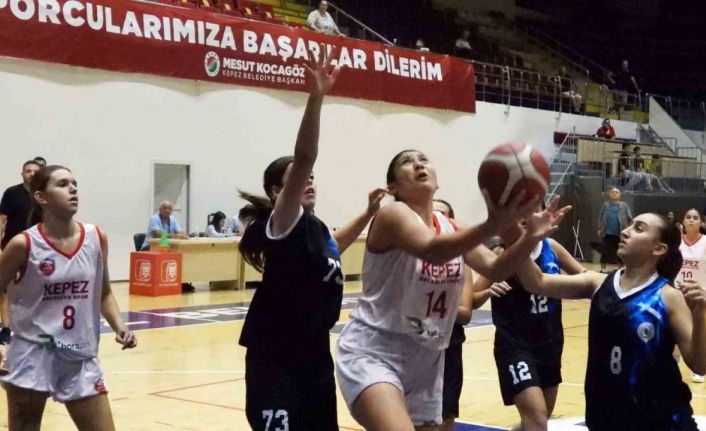 Kepez Belediyespor U16 Kadın Basketbol Takımı, 28 sayı farkla kazandı
