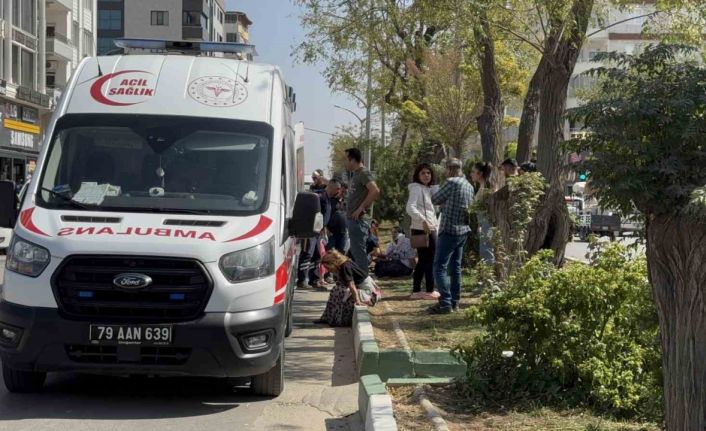 Kilis’te motosiklet yayalara çarptı: 3 yaralı