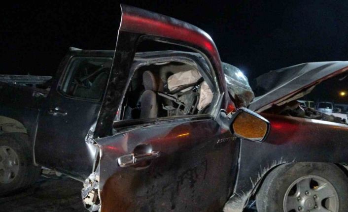 Malatya’da otomobil ile pikap kafa kafaya çarpıştı: 3 ölü, 4 yaralı