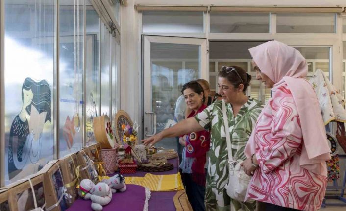Mersinli kadınlar el emeği göz nuru eserlerini sergilediler