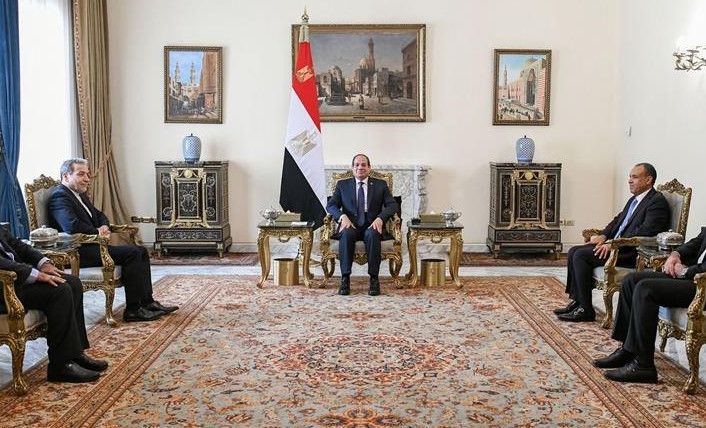 Mısır Cumhurbaşkanı Sisi, İran Dışişleri Bakanı Arakçi ile bir araya geldi