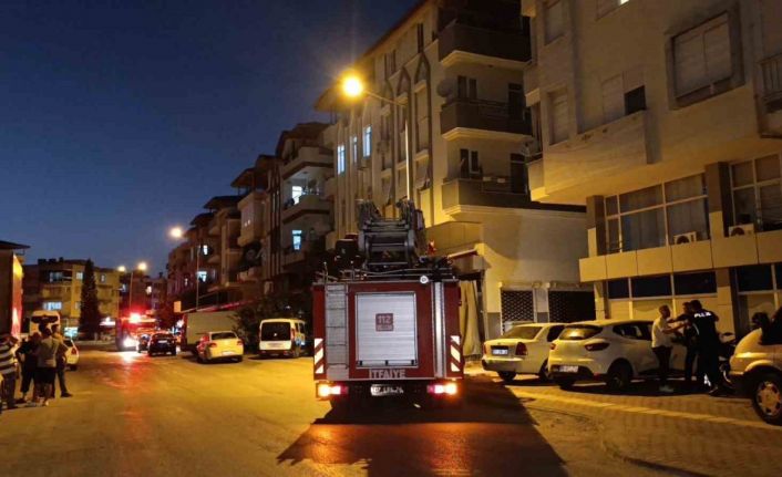 Ocaktaki tencere aspiratörü tutuşturdu, eli yanan ev sahibi hastaneye kaldırıldı