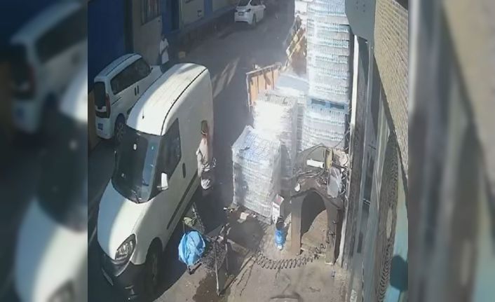 Ölümden 2 metreyle kurtuldu, caraskalın ipi koptu yüzlerce kilo yere düştü