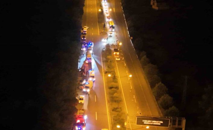 Ordu’da iş makinesi ile otomobil çarpıştı: 1’i çocuk 3 yaralı