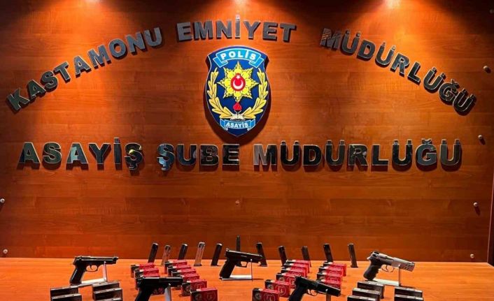 Polis ekiplerinin arama yaptığı evden 4 tane tabanca çıktı: 1 gözaltı