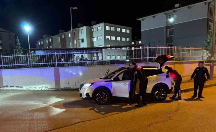 Polisten kız yurtları önünde sıkı denetim