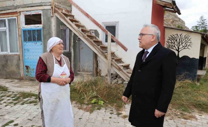 Sivas’ta meydana gelen iki ayrı depremde 12 ev hafif hasar gördü