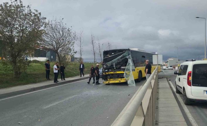 Sultangazi’de 2 İETT otobüsü çarpıştı: 1 çocuk ile 1 kadın yaralandı