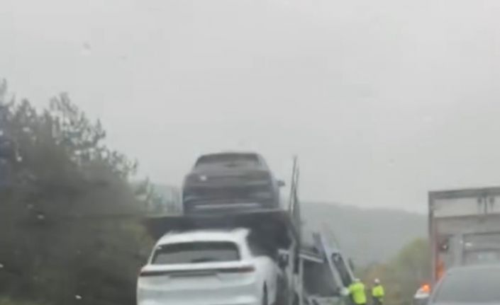 TOGG yüklü tır kontrolden çıktı