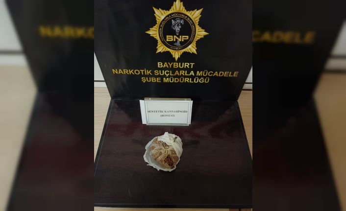 Uygulama noktasında yapılan kontrollerde İran uyruklu şahısın üzerinden bonzai maddesi çıktı