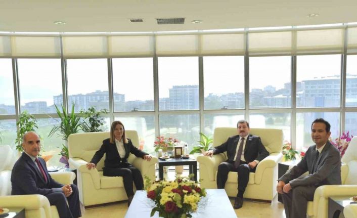 Vali ve komutanlardan Rektör Fatma Aydın’a tebrik