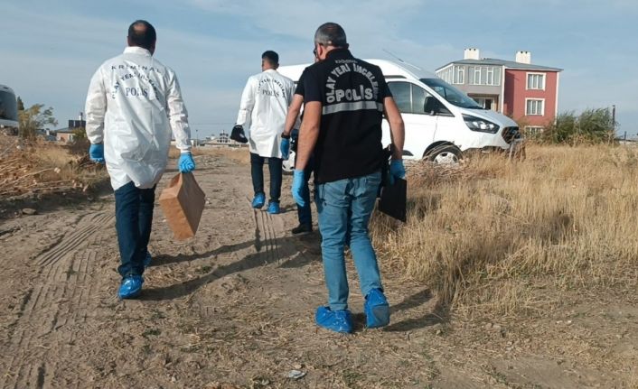 Van Gölü sahilinde Rojin’e ait olduğu iddia edilen kıyafet parçaları bulundu