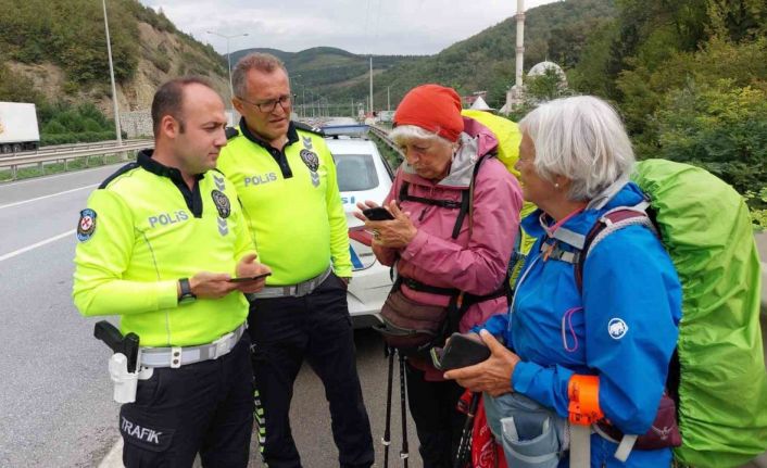 Venedik’ten yola çıkan 73 ve 79 yaşındaki kadın yazarların yürüyerek  İpekyolu yolculuğu