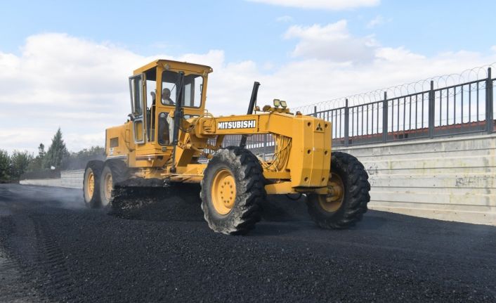 Yeşilyurt Belediyesi’nden kış öncesinde yol atağı