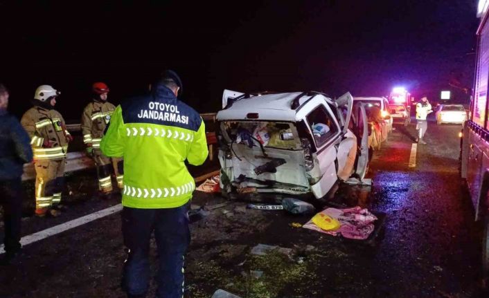 Anadolu Otoyolu’nda iki ayrı zincirleme kazada 10 araç çarpıştı: 8 yaralı