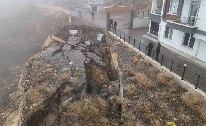 Ankara’da toprak kayması sonucu 10 katlı bina boşaltıldı