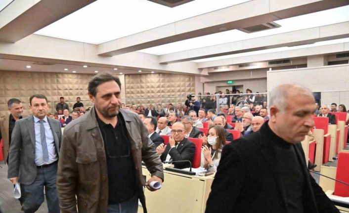 Bahçeli’nin ismi kaldırıldı, MHP ve AK Parti grubu meclisi terk etti