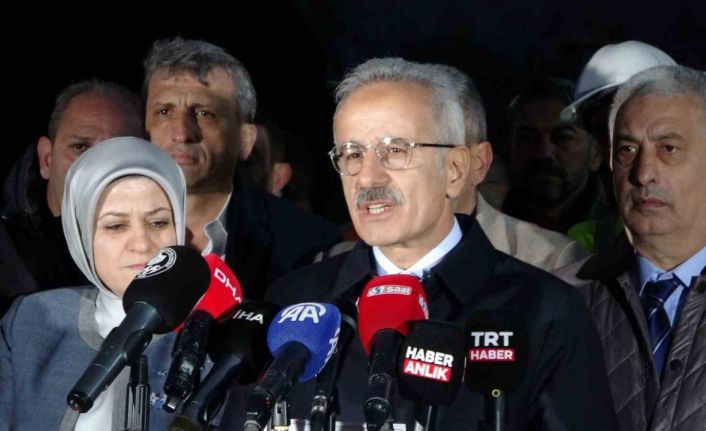 Bakan Uraloğlu, Kanuni Bulvarı-Değirmendere Bağlantı Yolu ve Değirmendere Tünelleri’nde incelemelerde bulundu