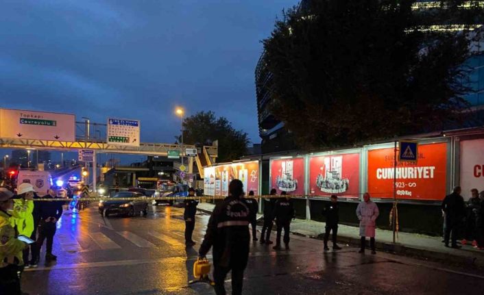 Bakırköy’de trafik kazasına müdahale eden polis ekiplerinin arasına İETT otobüsü daldı, 1 polis şehit oldu