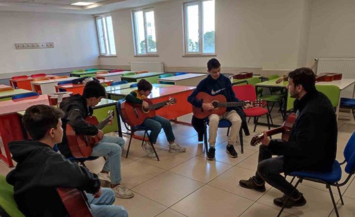 Başkan Büyükkılıç: “Gençliğe değer katan ödüllü projemiz dolu dolu devam ediyor”