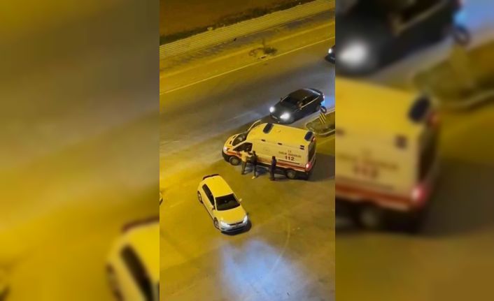 "Beni tanıyor musun?" diyerek ambulansın camını yumrukladı, o anlar kamerada