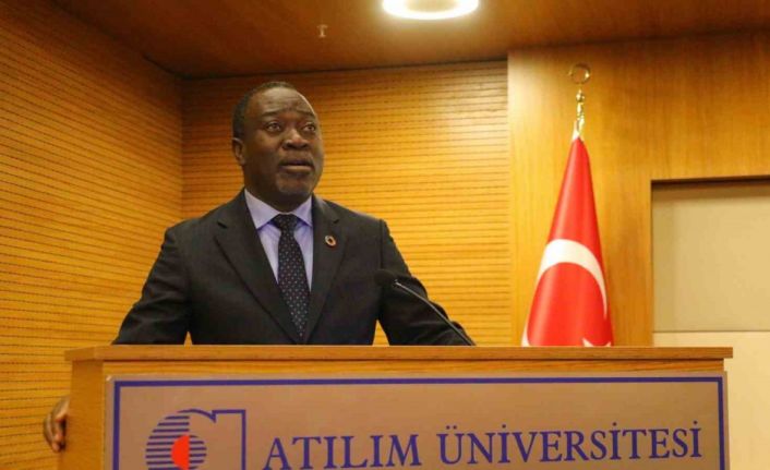 BM Türkiye Mukim Koordinatörü Ahonsi, Atılım Üniversitesi’nde ’küresel su krizini’ anlattı