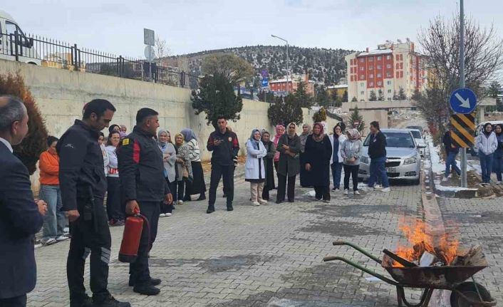 Bozkır’da hastane personeline yangın eğitimi verildi