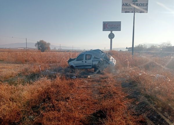 Burdur’da hafif ticari araç takla attı, 21 yaşındaki genç kız yaşamını yitirdi