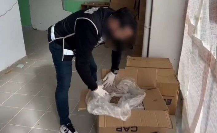 Çorlu’da 375 bin adet makaron ve 380 kilogram tütün ele geçirildi