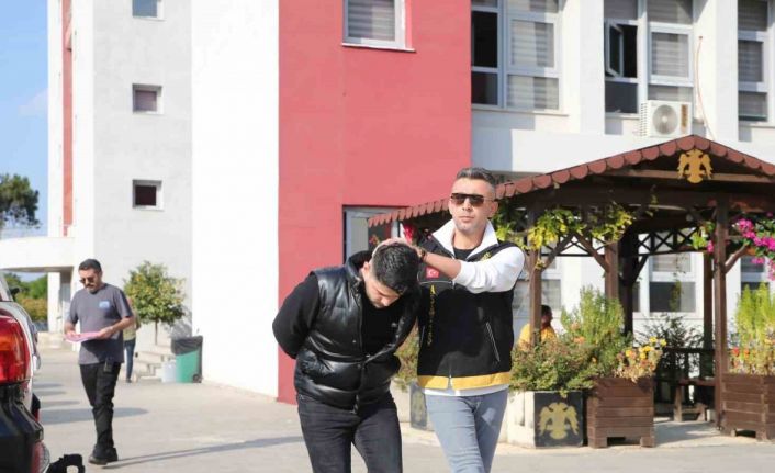 ’Dik dik bakıyorsun’ diyerek meyve bıçağıyla öldürdü, sonra da ’Pişmanım’ dedi