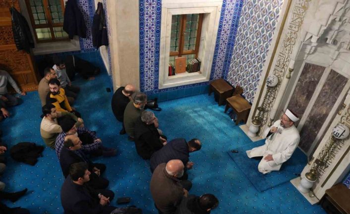 Diyanet İşleri Başkanı Erbaş, Bakü Şehitlik Camii’nde vatandaşlarla bir araya geldi