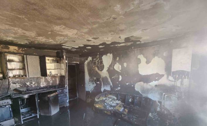 Diyarbakır’da ev yangını: 2 vatandaş itfaiye ekiplerince kurtarıldı