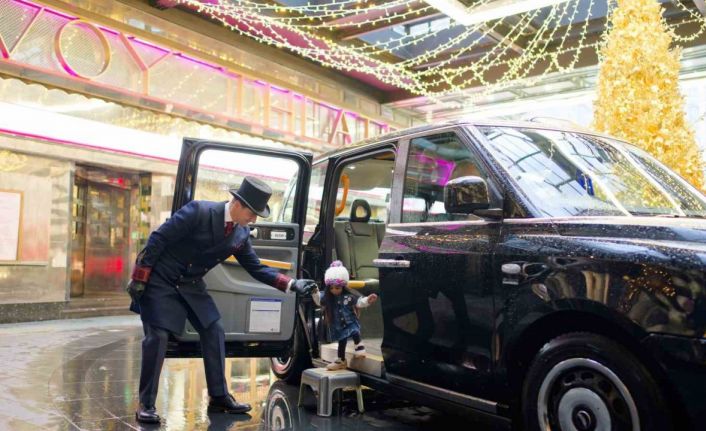 Dünyanın "en uzun ve en kısa kadını" ilk kez bir araya geldi