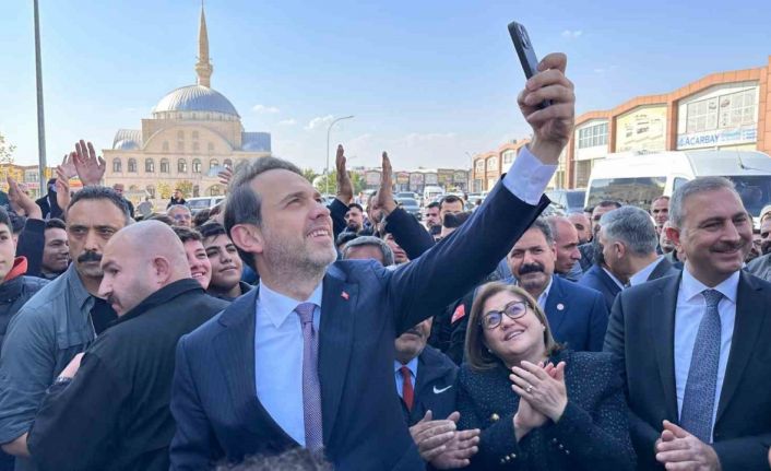 Enerji ve Tabii Kaynaklar Bakanı Bayraktar, Gaziantep’te esnafla bir araya geldi