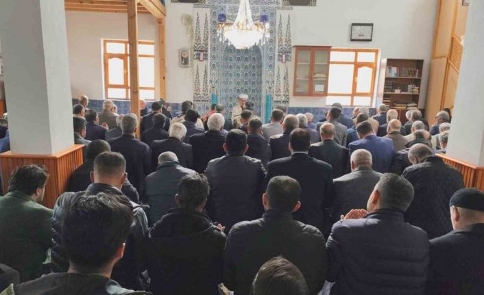 Erciş’te silahlı saldırıda yaşamını yitiren hastane görevlisi son yolculuğuna uğurlandı