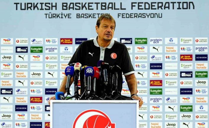 Ergin Ataman: "Avrupa basketbolunda bu tip pencere maçları her takım için zor geçiyor"