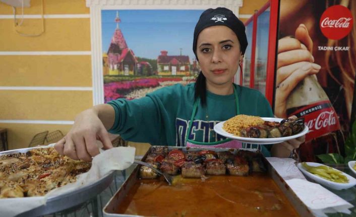 Eşini depremde kaybeden annenin yemek kazanı yetim evlatlarının geleceği için kaynıyor