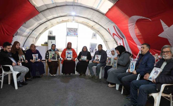 Evlat nöbetindeki baba: “Herkes bize destek versin, burada bütün Türkiye’nin evlatları için oturuyoruz"