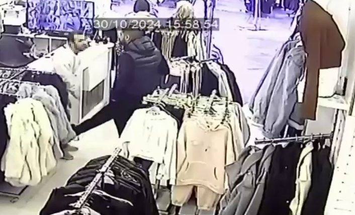 Fenerbahçeli taraftar grubu üyelerinin, bir kişiyi darp ettiği görüntüler ortaya çıktı