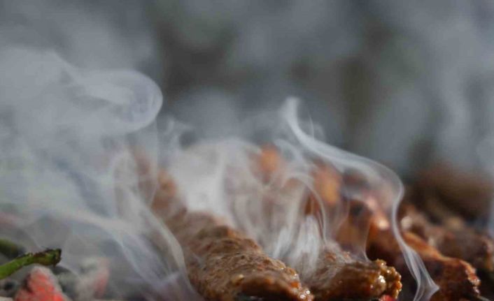 Fuat Usta’dan ’Ejderha Kebabı’ kampanyası: Bin liralık tabağı 250 liraya sunuyor