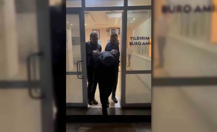 Galatasaray sevdası yaktı...22 yıl hapis cezası bulunan şüpheli maç izlerken yakalandı