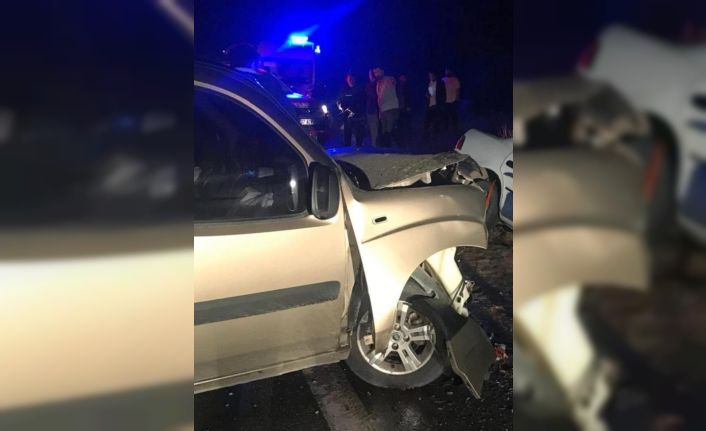 Gazipaşa-Anamur yolunda iki otomobil kafa kafaya çarpıştı: 1 ölü, 1’i ağır 4 yaralı