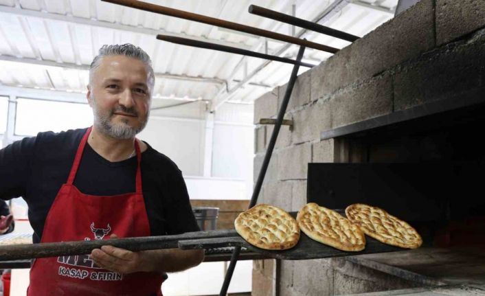 Günlük 2 bin TL yevmiye ile çalıştıracak kalifiye işçi bulamayınca küreği eline alıp fırının başına geçti
