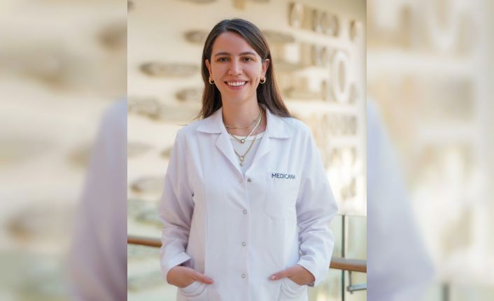 "İlk diş çıktıktan sonra 6 ay içinde diş hekimi muayenesi yapılmalıdır"